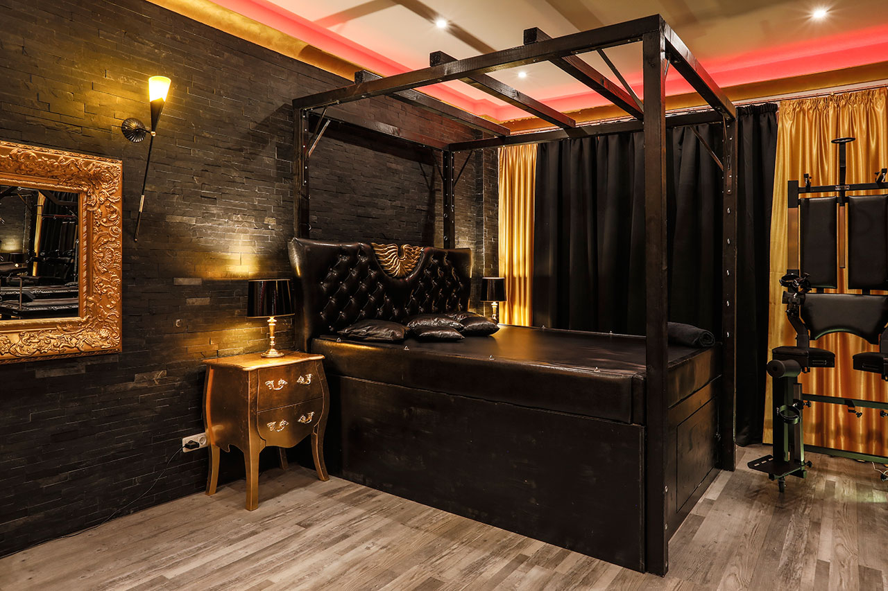 SM Apartment Gold - Ambience - Dominatrix Bizarre & Erotic Studio - Munich